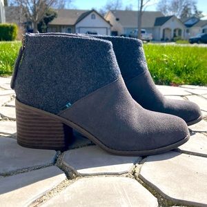 LIKE NEW TOMS Booties